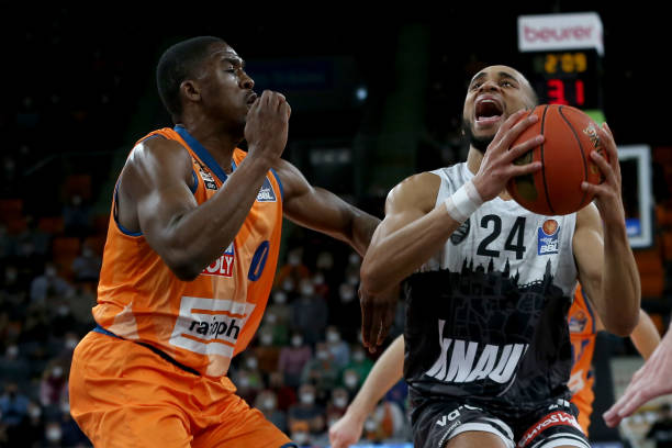 励在足球历 励在足球历